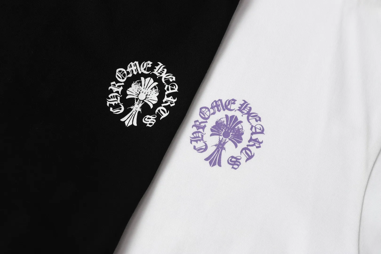 P150 Chrome Hearts* Chrome Hearts are made of 300g double yarn fabric, 1*1 Solona rib, imported digital white ink direct printing, in the perfect blend of fashion and science, a feast of precision and color, high-definition color details, green and environmentally friendly concepts, loose version, same style for men and women. Color: Black White Size: XS S M L